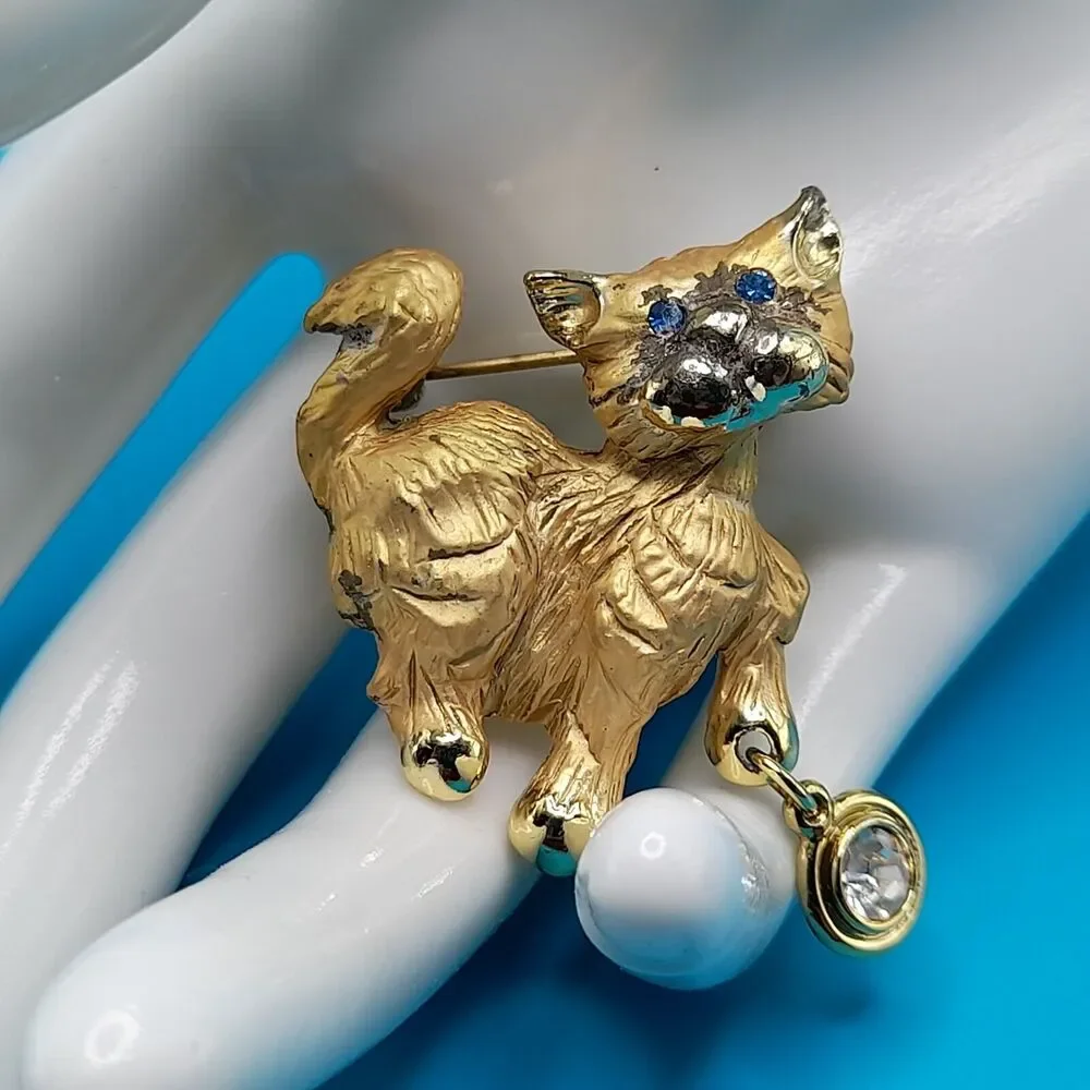Vintage Cat Brooch, Signed Giusti,  Blue Rhinestone Eye, Kitten Pin, 90s Jewelry